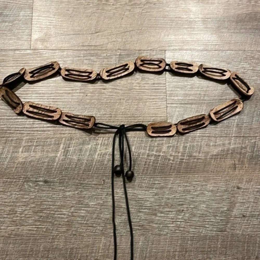 Brown/tan shell bead string Statement belt size 31-41”